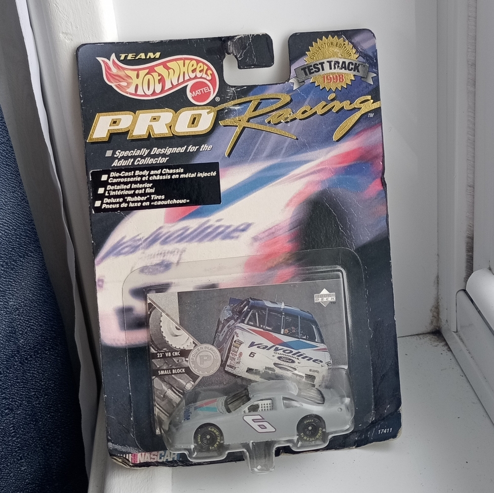 Hot Wheels Pro Racing Series Die-Cast Car - White Ford Thunderbird ⚡ 🕊️